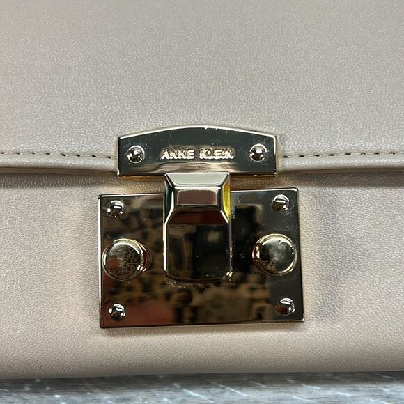 1008-10 NWT Anne Klein wallet - Picture 4 of 8